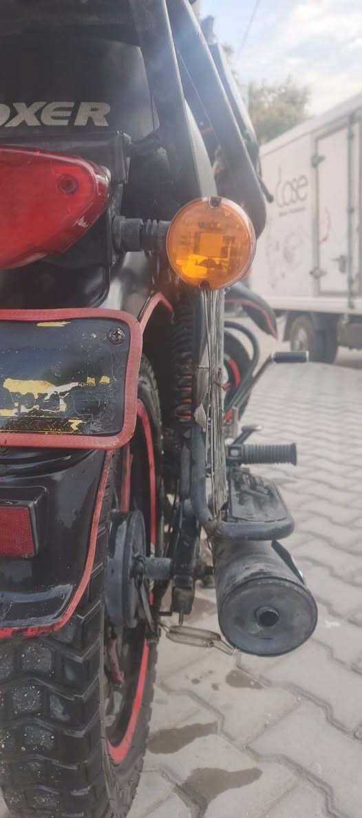 سلام عليكم بوكسر للبيع مديل 22 تجفيت شركه كلشي جديد لا تنقيص ولا تبخير ماشيه حقيقي كلجات يراد تبيدل تعبانه شويه ويراد قبق تانكي بانزين كلشي مبيه كلشي كامل بيه  اوراق كامله 
مكاني بغداد الاعظميه


**إذا كنت صاحب هذا الإعلان وتريد حذفه لأي سبب، رجاءا أرسل رسالة إلى الدعم الفني**