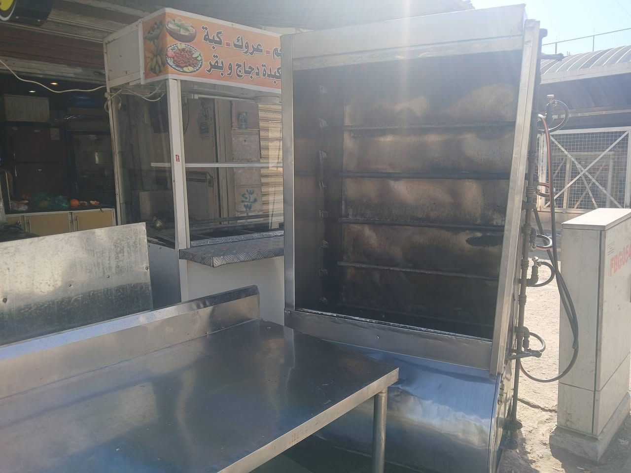 للبيع شواية مع عارضة طعام مع ميز ستل ستيل مستعمل للاتصال *********** الكرادة الشرقية
