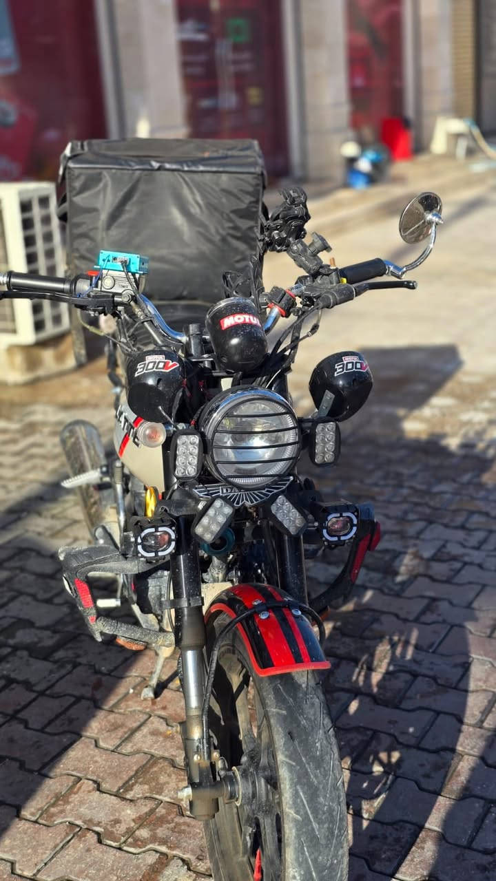 دراجه دايوان لايتي موديل 2025 الدراجه معروفه انضف لايتي ابتكريت كامله ما ناقصها برغي مرتبه ونشاطها خير من الله السعر قفل مليونين ونص قفل ما بيها مجال
***********
