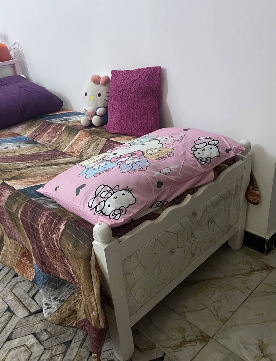 غرف نوم عمر محير عدد ثنين سعر الغرفة الوحدة ٢٥٠ تحتوي ( كنتور ، جرباية ، ميز مراية )
اذا الغرفتين ٥٠٠ وبيهن مجال
للتواصل :- ***********
