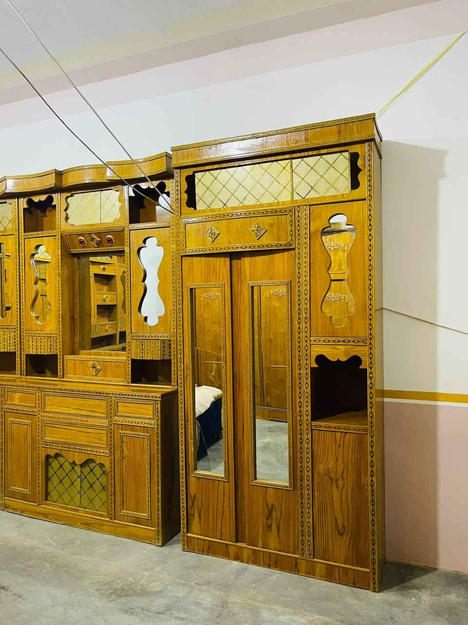 سلام عليكم  للبيع غرفه هودج اربعينيه قطعتين فصال حطاطه مستخدم شهرين.جديده
 عنوان الرمانه السعر مليون 250 وبيه مجال للاستفسار *********** واتساب

