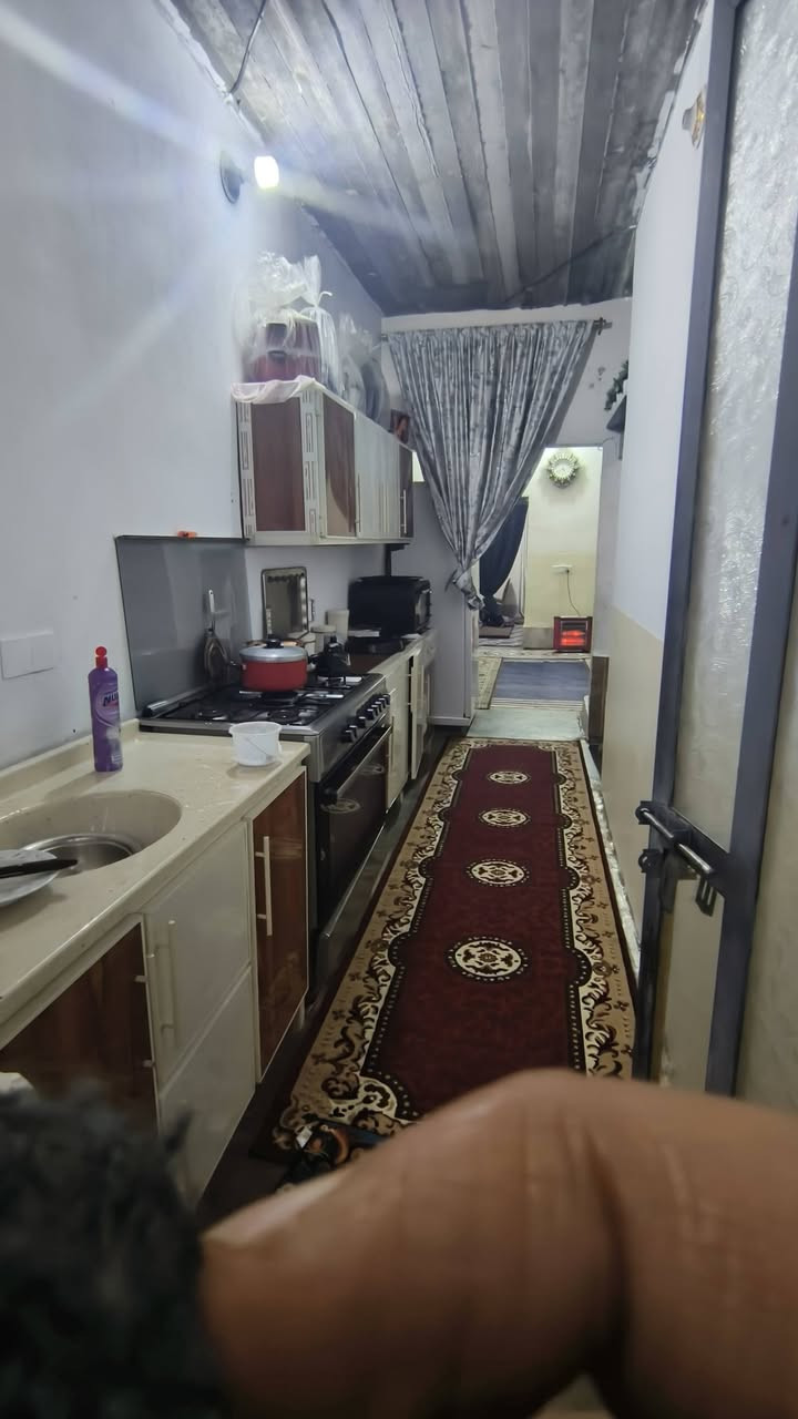 دار للبيع مسجل بالبلدية زراعي 100 متر مكون من غرف  استقبال وهول وغرفة
 الموقع الحمزلي قرب سياج
  للاتصال او تواصل على الوتساب  الرقم: ***********
