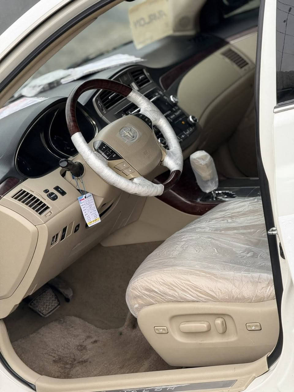 تویتا ئەڤەلۆن 2011/9  لیمیتد بۆیاخ ئەستور
سەیارەکی زۆر پاکو بی مەسروفە بی عەیبە مالی دۆسە هی مالی خۆمە بە ناو خۆمەوەیە سەنەوی تا 2030/9 تازەیە 
بە شەرتی مەکینە نەکراوەتە سەوتی  دیجیتاڵ نیە 
2 پارچە و نیو بۆیاخە 
کوشن کارەبایە. کوشن خەزنە. کوشن سارد و گەرمە. ٦ سیدی. ئیمپڤایەرە. کامیرایە. حاسەیە. ئاوینە ئۆتۆیە. تەعدیل سورعەیە. پەردەی. لایتی شەریکەی زینۆن. 
188$ مەجالی  
***********
*********** حلبجة, السليمانية
