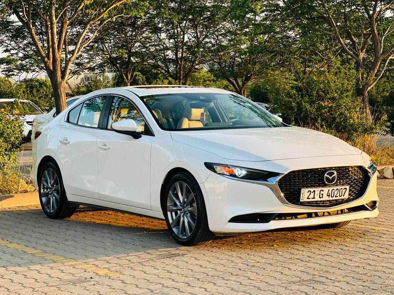 بسم الله رەحمان رەحیم

Mazda 3 
مۆدیل ٢٠٢٣
فولە بەس داتاشۆ نیە
٣٢ هەزار ڕۆشتوە
چەمەلەخی دوای سەیاق سنوق بۆیاخە 
پیشی کەپسە
ناو زەردە
ڕەسمی حادیسەکیم دانەوە 
٢٥٠ مەسرافی تیانیە مەزبوت جایزا
نرخ ١٥٥ گەلا مەجەل 
0771 885 0202 السليمانية, العراق
