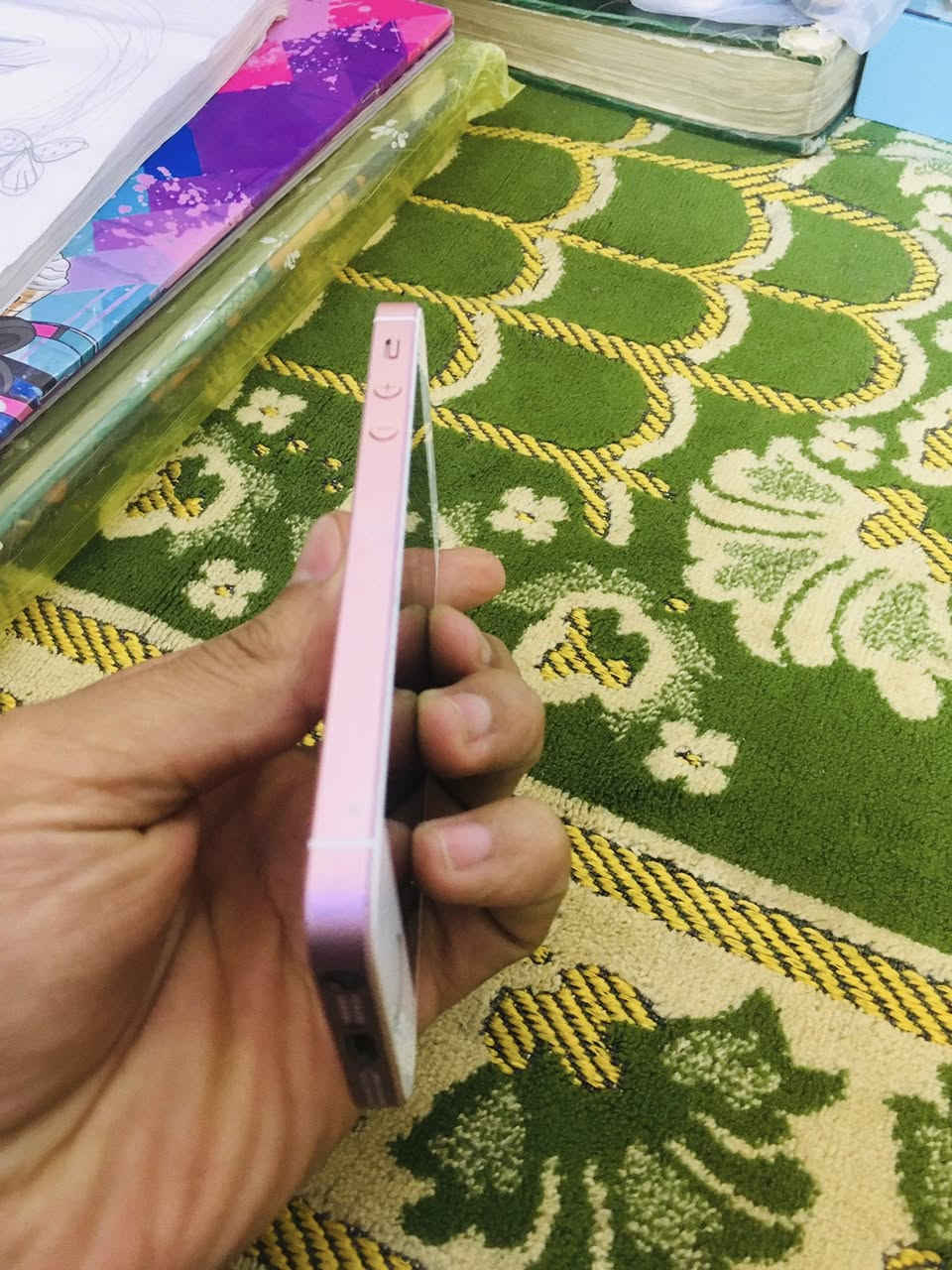 السلام عليكم ايفون 5seذكره ١٢٨ نضافه ١٠٠/١٠٠ بطاريه ٨٢  لون روز وردي مكاني بغداد سبع بكار شراي يتصل سعر 100 لف قفل ***********
