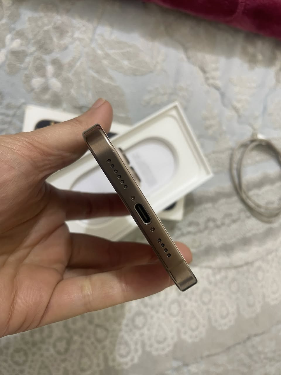 ١٦ برو ماكس ذاكره ٢٥٦ بطاريه ٩٠ كامل ملحقات
جهاز على الفحص وتر بروف مكفول
شاشه بيها شخوط بسيطه
سعر مليون و٢٩٠
بغداد 
***********
