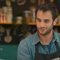 قميص جينز أنيق ومريح للرجال. يمكن ارتداؤه في المناسبات غير الرسمية أو ...