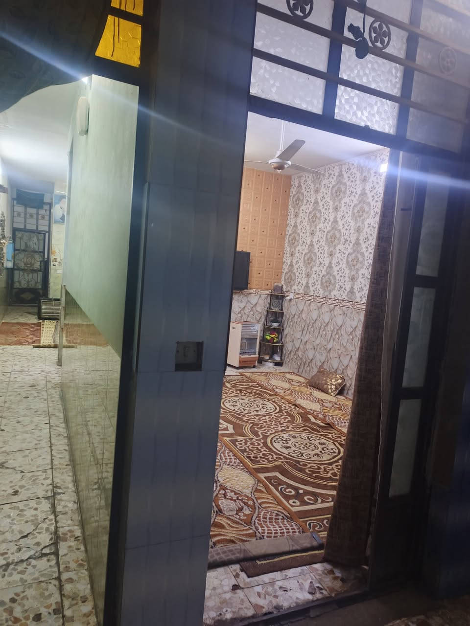 السلام عليكم بيت للبيع في منطقة أبو درع مقابيل أم الكبر ولغزلان المساحة 100  والواجهه ٥   طابق اونص   منطقة كافه الخدمات بيه السعر 95 اوبي مجال للستفسار***********
