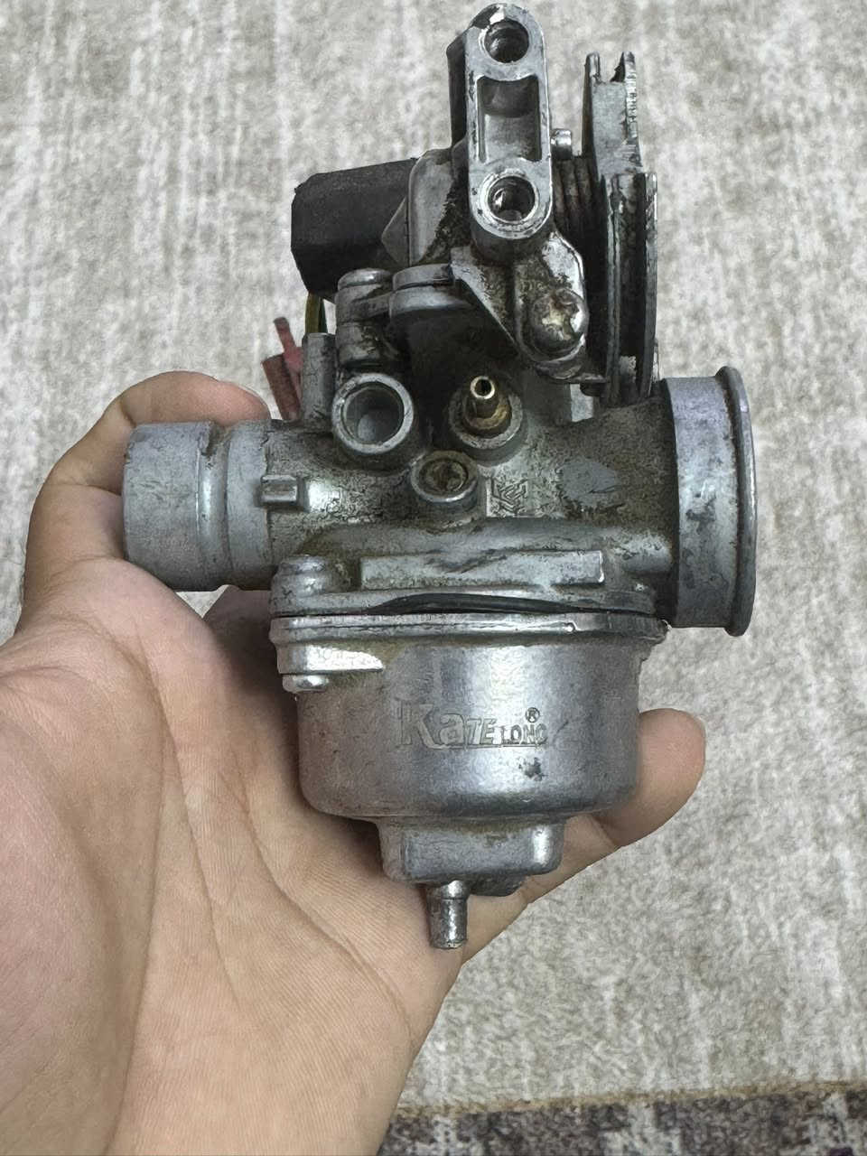 سلام عليكم 
صالنصه ماكس عدله 
مابيها لحيم ابد 
وكابريترات 2 مال عبد الحليم اصليات 
خطين 
السعر 50 
***********
مكان بغداد العبيدي
