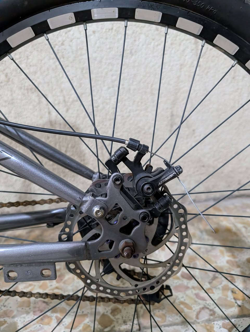 السلام عليكم عيني بايسكل 
bmx gtr (pro)
المساعدات : دبل امامي وخلفي شغالات
السرعات : كير خلفي 7سرعات وكير امامي3سرعات كلهن شغالات من ماركه sun rise
 البريكات : بريك امامي وخلفي دسكات كلهن شغالات بس الامامي يحتاجله صيانه 
حاله البايسكل : نضيف كلش واستعمال خفيف 
الملحقات :حامل مطاره ومطاره حديد


**إذا كنت صاحب هذا الإعلان وتريد حذفه لأي سبب، رجاءا أرسل رسالة إلى الدعم الفني**