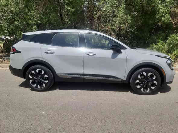 كيا سبورتج 2023
السيارة رقم  الجديد انكليزي بغداد مشروع وطني 
حادث من امريكا ضربة بسيطة جاملغ ايسر فقط وشويه بخشم البنيد فوق الايت موضح بالصوره وموجود بيه سونر  ايرباكا أستيرن السياره جاهزه وما بيه اي نقص سويتلها صيانه كامله
 
المحرك :٢٥٠٠ 
الگير : ٨ نمر

المواصفات :
بصمه تشغيل- صندوق- ابواب
شاشه كبيره على طول الدشبول
انظمه قياده نورمال- سبورت - سمارت - ثلجي
كشنات جلد لون اسود
كرسي السائق تحكم كهربائي
هند بريك بصمه
كامرا خلفيه
رادار امامي خلفي جانبي نقط عمياء
تحديد مسار ذكي
اشاره في المرايا الجانبيه
تشغيل عن بعد
تحكم ستيرن فول مواصفات 
اوتو هولد
اوتو ستوب
نظام ترحيب
تبريد قطعتين
مانع انزلاق
نزول منحدرات
نظام فحص ضغط الاطارات
نظام abs
تدفئه كشنات
قياده آليه ذكيه
كروز سرعه
سستم صوت هارمن
شاشه لمس متغيره لتحكم التبريد او الميديا
منافذ تايب سي عدد ٣ مع ٢ في الكشنات
اضواء ترحيب عند الاقتراب مع ترحيب داخلي عند الصعود او المغادره
كيجات الكترونيه متغيره حسب الوضعيات
الاناره الداخليه LED
ماسحه خلفيه
كامرة دوارة
السياره موجوده في بغداد / الغزالية

التواصل على الرقم 
*********** 
بي وتساب / فايبر بغداد
