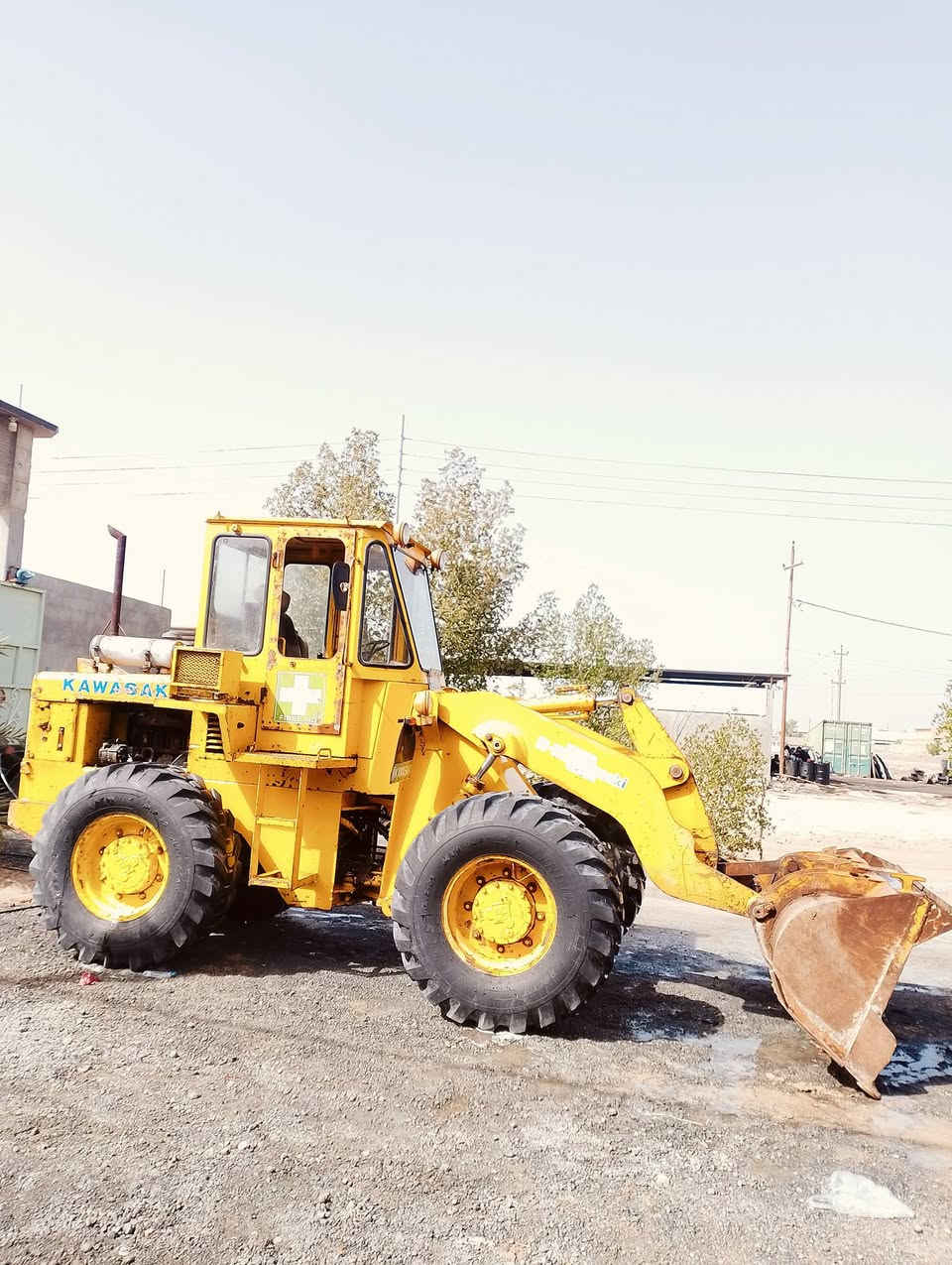 السلام عليكم من رخصت الادمن للبيع شفل كاوسكي حجم 50 موديل 1998 محرك دويز 4سلندر تبريد دهن رقم بصرة الماني تحويل بأسمك ثاني يوم كير 3نمر تخم تاير المكينة جاهزة للشغل وخير من الله العنوان البصرة  للاستفسار (***********)
