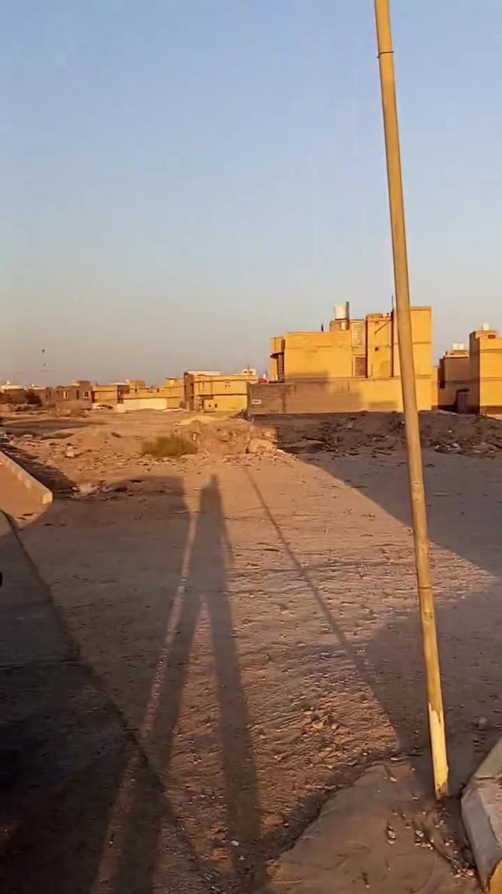 شقه للايجار مؤثث 
الموقع الموحيه شارع البانزين خانه بالاخير 
تحتوي على 
غرفتين وصاله ومطبخ وصحيات 
احدى الغرف تعتمد نظام الحديث  سويت 
مزوده باثاث منزليه بالكامل 
مكان راقي وهدواء تام 
***********
