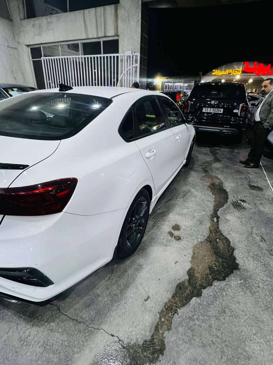 السلام عليكم
فورتي 21 جيتي لاين 

رقم اربيل بأسمي 

السيارة ماشية 43 ميل حادث موضح بلصور جاملغ مبدل اصلي وحافة البنيد صبغ  وبيها رصعتين صغار 

السعر 137 وبيها مجال ان شاء الله 

مكان السيارة بغداد 
***********

