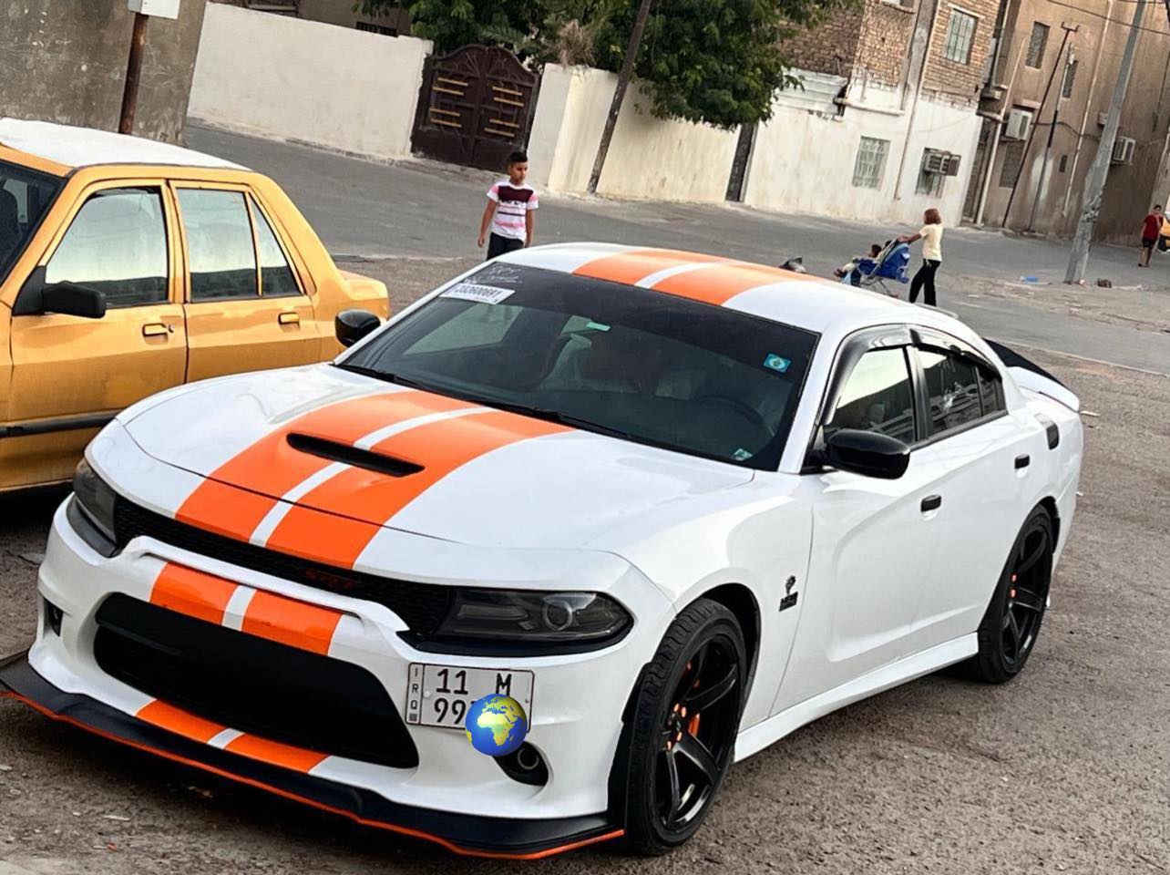 السلام عليكم للبيع أو مراوس
جارجر 2017 RT V8 5700 ✈️
ماشية 88 الف سيارة كلش نظيفة 
شاشة جبيرة كامرا حساس 
تبريد قطعتين تشغيل عن بعد 
كشنات كهرباء شفتات ستيرن 
ويل 20 خسفه مع تخم تاير جديد 
لايت متغير 
عليها كزوز طرب 🔈
مع دبات سود 
سيارة مبرمجه 
عليها كاج كان 
شوته SRT 
شفتات ستيرن
كفرات محرك SRT
باقي تفاصيل سيارة مبينه بالصور 
وجاااهزة م من كلشي 
وبدووووون ايرباك 
بجم كبس شركة 
بيها 3 قطع فقط 
سعر 184 $ بيها مجال قليل (***********)
مكان سيارة بغداد الحبيبية 📍رجاءً الذي يريد ان يشتري أو يراوس يتواصل سيارة بسمي
