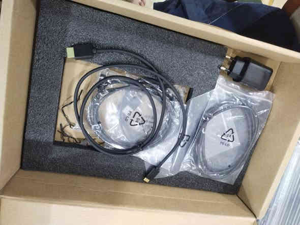 شاشه مونيتر تدعم ips ودقه 4K تدعم تردد 144 مع نظام لمس حجم 16انش السعر 150 ثابت اي استفار راسل وبالخدمه او اتصل واتساب ***********
