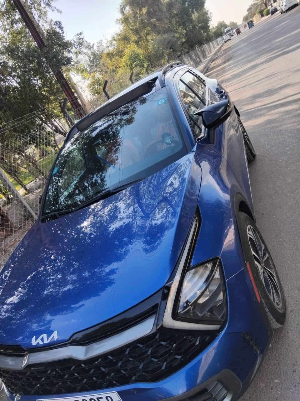 السلام عليكم اخوان 
( فقط مراوس) 
جيب جارجر أوباما اي سيارة أمريكية 
🚗 للبيع كيا سبورتج 2023 لارج 
محرك 2.5 لتر (4 سلندر)
قوة 187 حصان
قير أوتوماتيك 8 سرعات
شاشة مزدوجة كبيرة (عداد + وسطية)
Apple CarPlay + Android Auto
تشغيل بصمة + دخول ذكي
مقاعد جلد 
فتحة سقف بانوراما
كاميرات + حساسات
نظام مانع اصطدام + تحذير مسار
وبعد بيهة هواي مواصفات ما مذكورة
حادث كما موضح بل منشور
سيارة نظيفة جدا
للاستفسار ***********
عندك مراوس دز عل واتساب مال ثاذة الرقم أو اتصل ما متواجد عل فيس بوك 
مكاني بغداد الأمين الثانية
