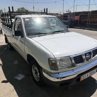 للبيع بيكم نيسان مديل 2002. رقم بغداد إنكليزي ًً.  محرك.  2000.  كابري...