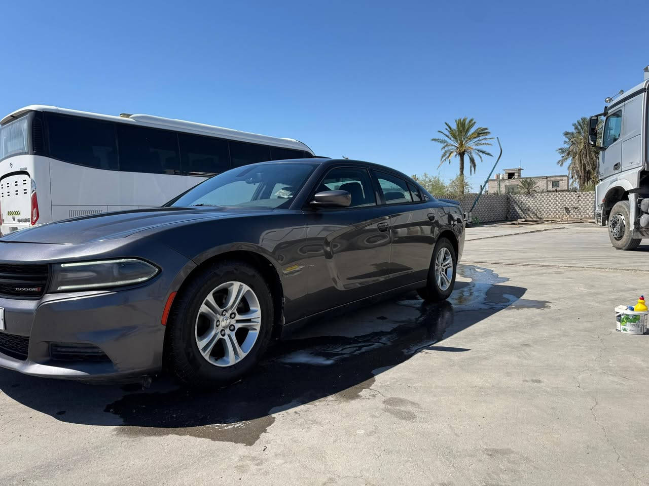 السلام عليكم جارجر 2015 الون فيلي سياره حادثها مال امريكا فقط دعاميه اماميه فقط بدون شواصي ولا ايرباك بدون دواخل بيها مكانات بارد فقط سياره جاهزه محرك كير حداده تخم تاير تبريد ثلج كواتم بلاديه مواصفات عاديه رقم ذي قار حره بسمي تحويل مكان سياره بصره 
مواصفات حساس خلفي تشغيل عن بعد كشن كهربائي 
السعر 175 وبيها مجال 
***********
