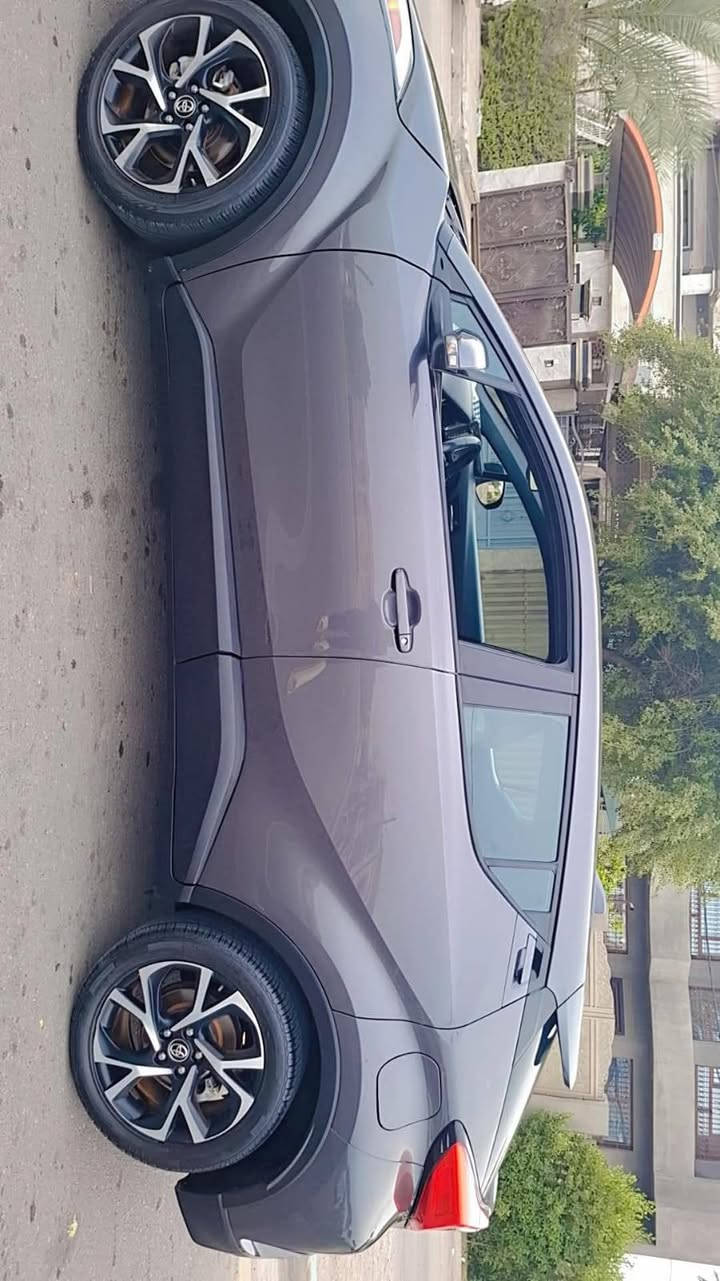 السلام عليكم سياره سي اج ار للبيع موديل ٢٠١٨ السياره حلوه وجديده ومابيهه غير الباب صبغ والدعاميه مواصفات لمتد شاشه بصمه لادارات ماشيه ١٠٠ بصمه فول عدا الفتحه بيع او مراوس السعر ١٥٠ وبيه مجال رقمي *********** مكاني بغداد الدوره
