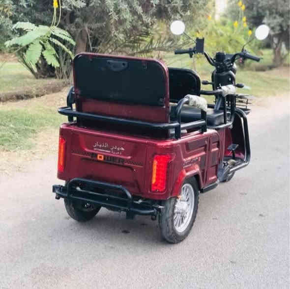 السلام عليكم 
تكتك شحن مكفوله من كلشي تخبل و نضيفه و مرتبه و بطارياتها لحد 2026 يعني كفاله عامه سعرها 900 و بيها مجال مكاني بغداد تقاطع درويش شارع كفائات السيديه رقمي 
***********
