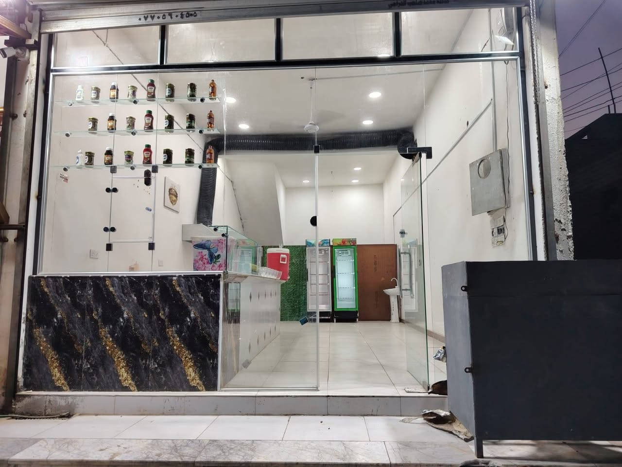 اغراض مطعم جاهز للبيع ***********
