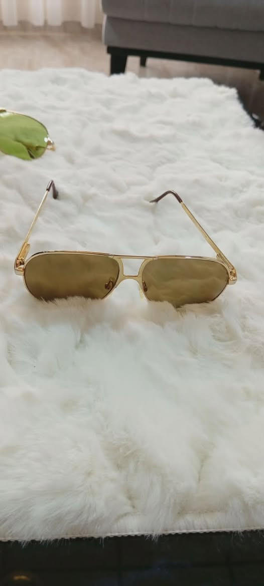 *** نادرة جداجدا***
نظارة ماركة مارتيني ألماني اصلي
قياس: 56 وسط
عدسات: حجر سميك
اطار: مطلية بالذهب عيار 20
فلتر: uv400 لحماية العين من أشعة فوق البنفسجية 
انتاج سبعينات
قطعة نضيفة جدا جدا.. كسر زيرو
للاستفسار: واتس اب ***********
