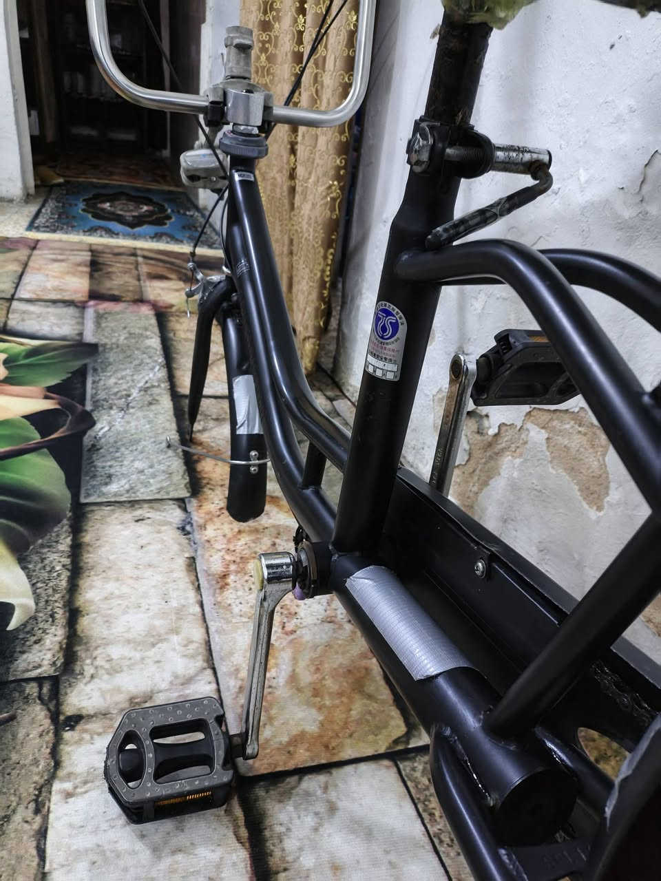 السلام عليكم عندي بايسكل برج ستون لشه طويله بايسكل نضيف جدآ وما متعوب ولا ملعوب بي جديد كير 3 نمر شغال حساس شغال زنون كامل مكمل من كل النواحي ربع دينار متصرف عليه ستيرن مربع حضانه تايرات بلاديات وجوابه هم بلاديات لون اسود طافي مكفول كفاله عامه بايدرات بلاديات ستاند برج ستون كشن برج ستون تاخذه ربع متصرف عليه بريكاته كامله قفل ستيرن ابيع بدون غراض اذه ويه غراضه سعره يختلف السعر 200 وبي مجال رقم الهاتف *********** المكان بغداد حي القاهره
