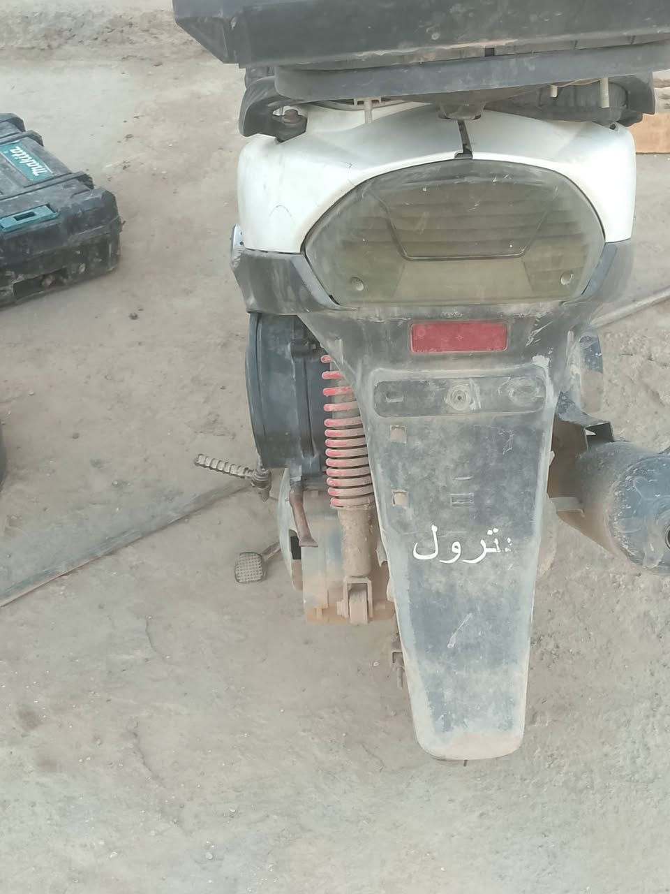 سلام عليكم شباب دراجه للبيع الدراجه نضيفه محرك ناعم لا نضوح لا تبخير لا تنقيص الدراجه كامله كهربائيات كله كفاله كله شغاله نكره هندر نقص بس سلف العنوان بغداد الدوره كراره الرقم *********** السعر 350 وبيه مجال تعال افحص وشوف بعينك احسن
