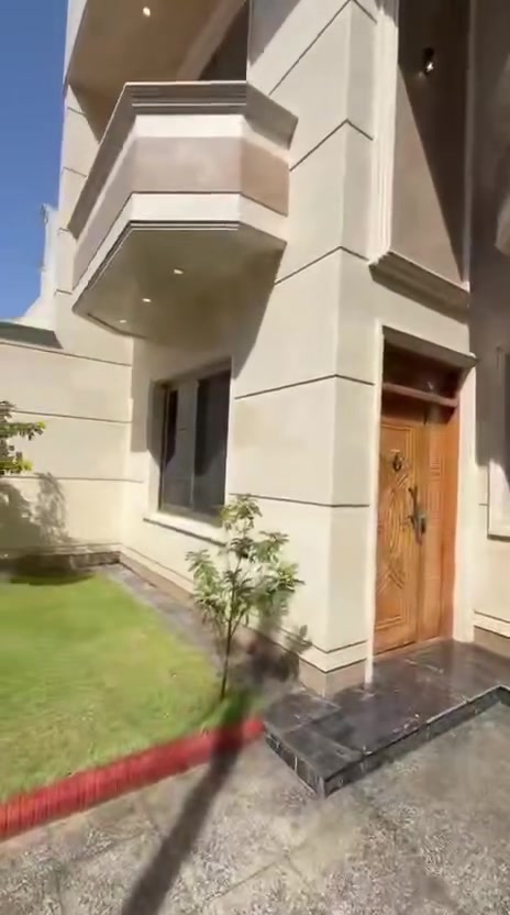 بيت بناء حديث للايجار اجاره 18$ ورقه موقعه حي الخضراء يم جامع الشهيدين بيت واجه 8  مساحه 240 م  صالة   5 غرف نوم حمامات 3

للستفسار  ***********
