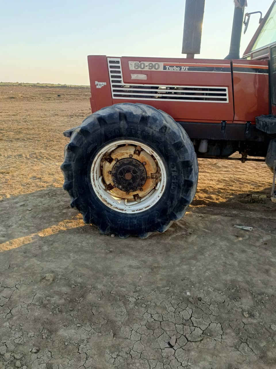 سلام عليكم مكينه للبيع فيات 180 
اكسنن بارز طكمه عريضه نص وتماتيك مكفوله كفاله عامه الاتصال ***********
