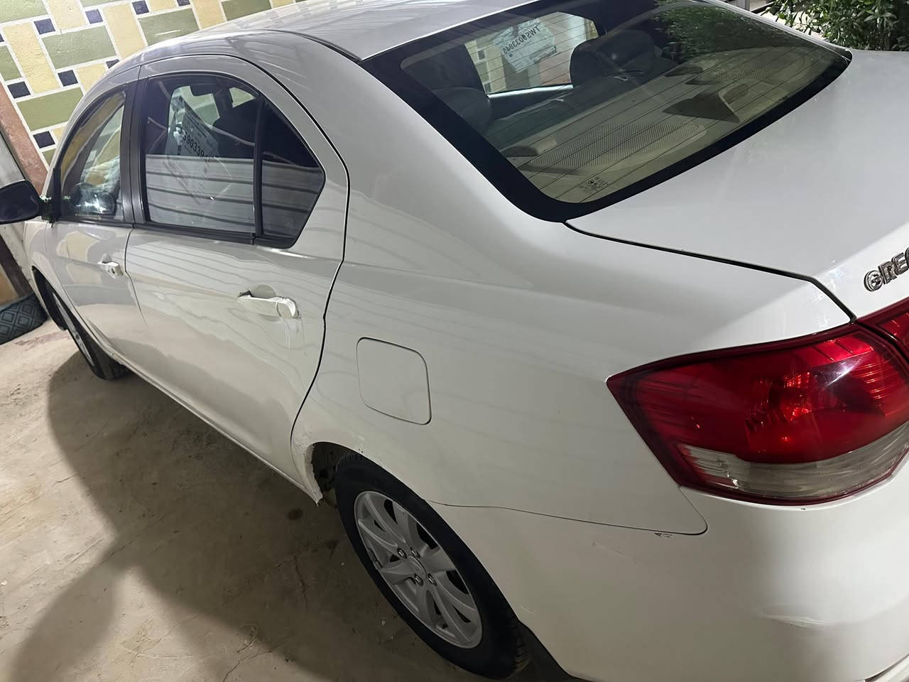 السلام عليكم
ڤولكس صالون موديل 2011 مكينة كورلا كير نظيف حدادية وسط سيارة مكفوله من الضربة والصبغ تبريد شغال رقم بابل گير عادي السنوية نافذة لغاية 2027 السعر 50 ورقة وبيها مجال 
الاتصال على هذا الرقم ***********
