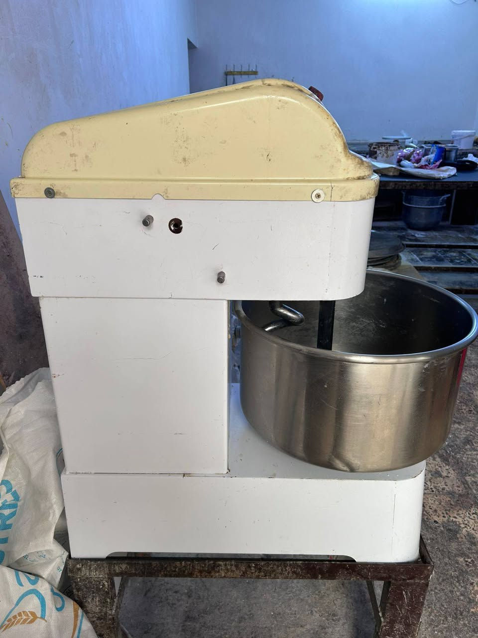 عجانة تركي نصف كيس للبيع  نظيفة جدا السعر 600الف للاستفسار الاتصال ***********
***********
