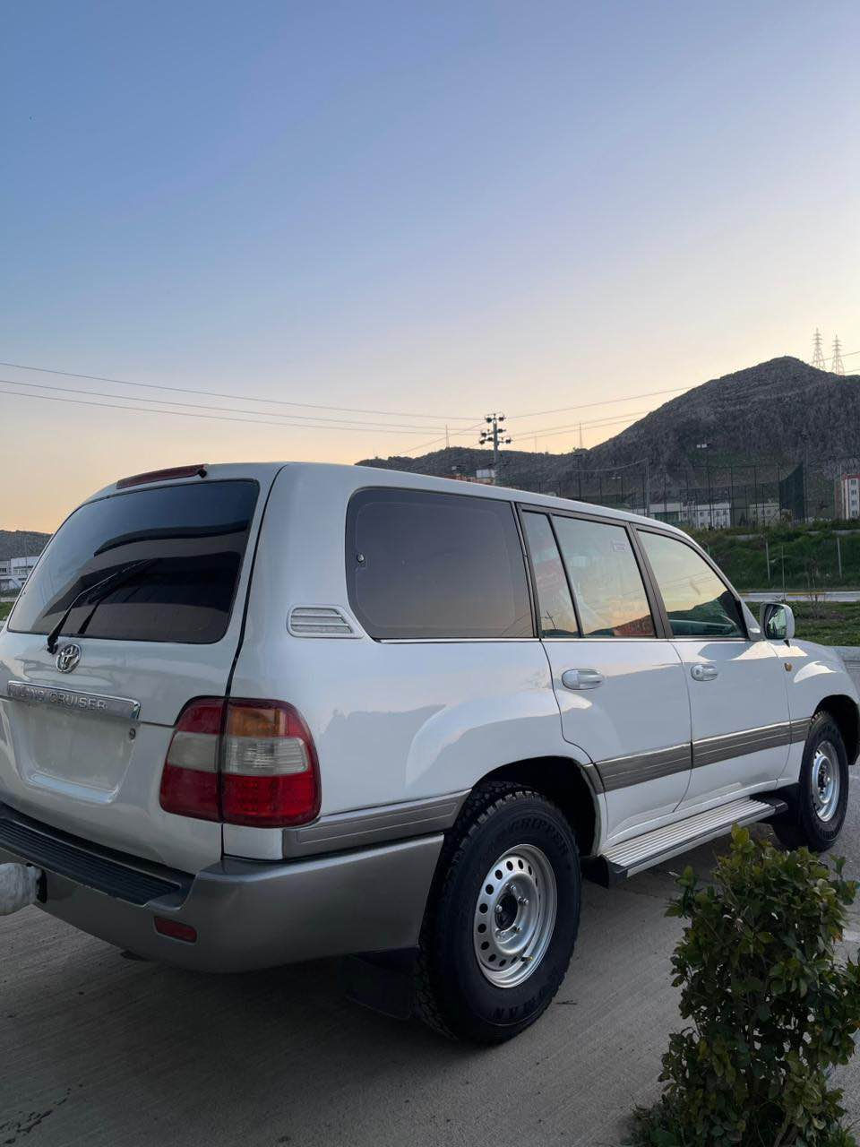 سلاو هاورييان 
مونيكا دووبه ي ساغ
مونيكا قه ته رى. موديل 2003
سياره كه سلايد ناوزه رد
سلايت گيرعادي 
سياره كه شورته يه ي
4تايه ي تازه ي له ژيره
گيرو مه كينه به شه رت 
ناونيشان. رانيه 
*********** رانية, السليمانية
