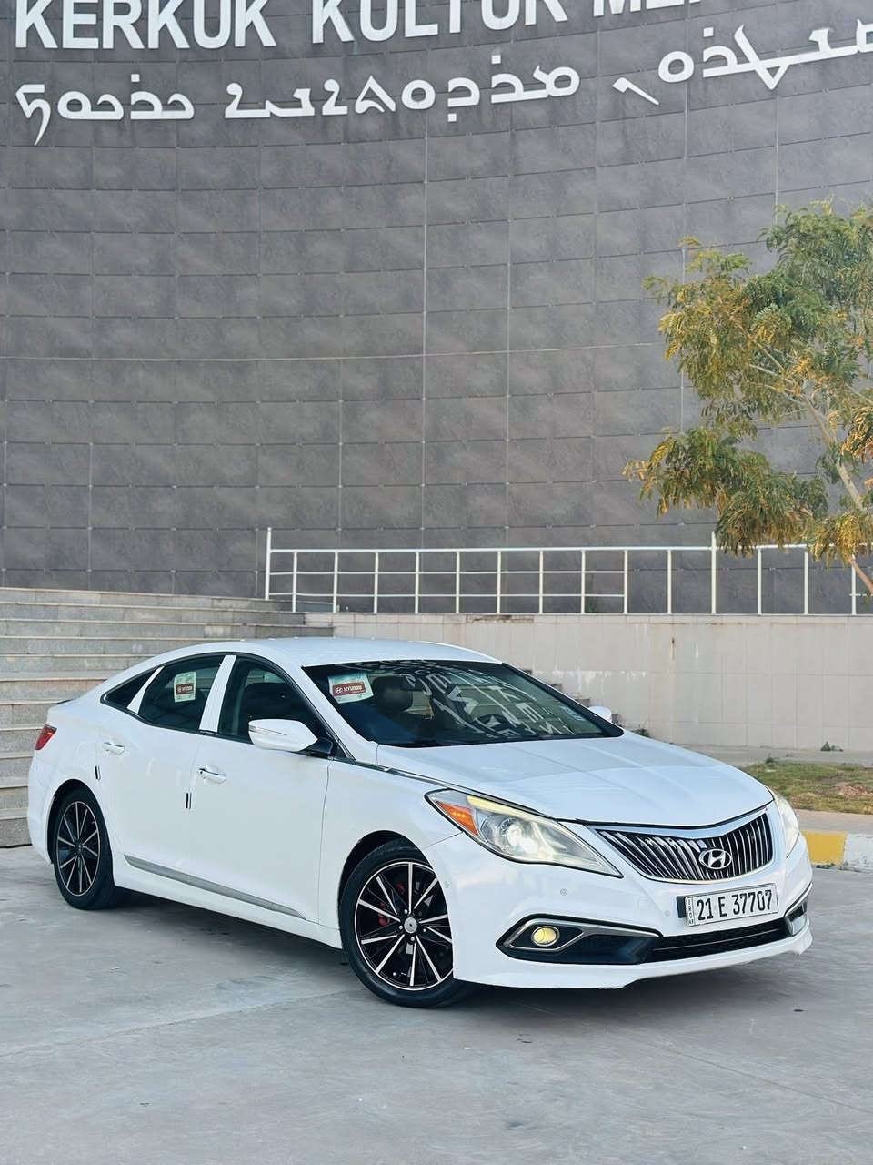 ازيره 2015 ( V6)
فول واحد على واحد ما عده بانوراما 
كشنات جلد +كهرباء مري شفط +اشيار بل مري +لايت لد امامي خلفي +بنرامه تبريد كشنات +حساسات امامي خلفي + شاشه كبيره كامره +تحكمات استيرن برده خلفيه كهرباء +تبريد قطعتين + دبل كزوز
صبغ جاملغ سكن  بدون داخل 
سعر 116 وبيه مجال 
***********
***********
مكاني كركوك اسكان
