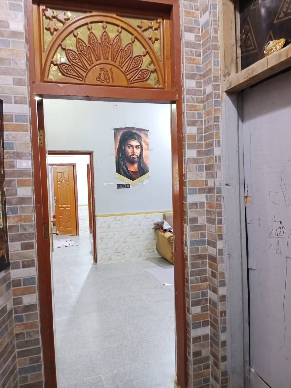سلام عليكم بيت للبيع مساحه 200 متر يحتوي على غرفتين وصاله صحيات 2 رابع بيت عن الشارع العام ومحل 8 أمتار السعر 75 وبي مجال شارع تبليط 12 متر العنوان الناصريه فوق من الأسكان الصناعي عمود 46 شارع ال صحن للأستفسار على الرقم ***********

