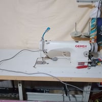 مكينة خياطة • صناعية • نظيفة