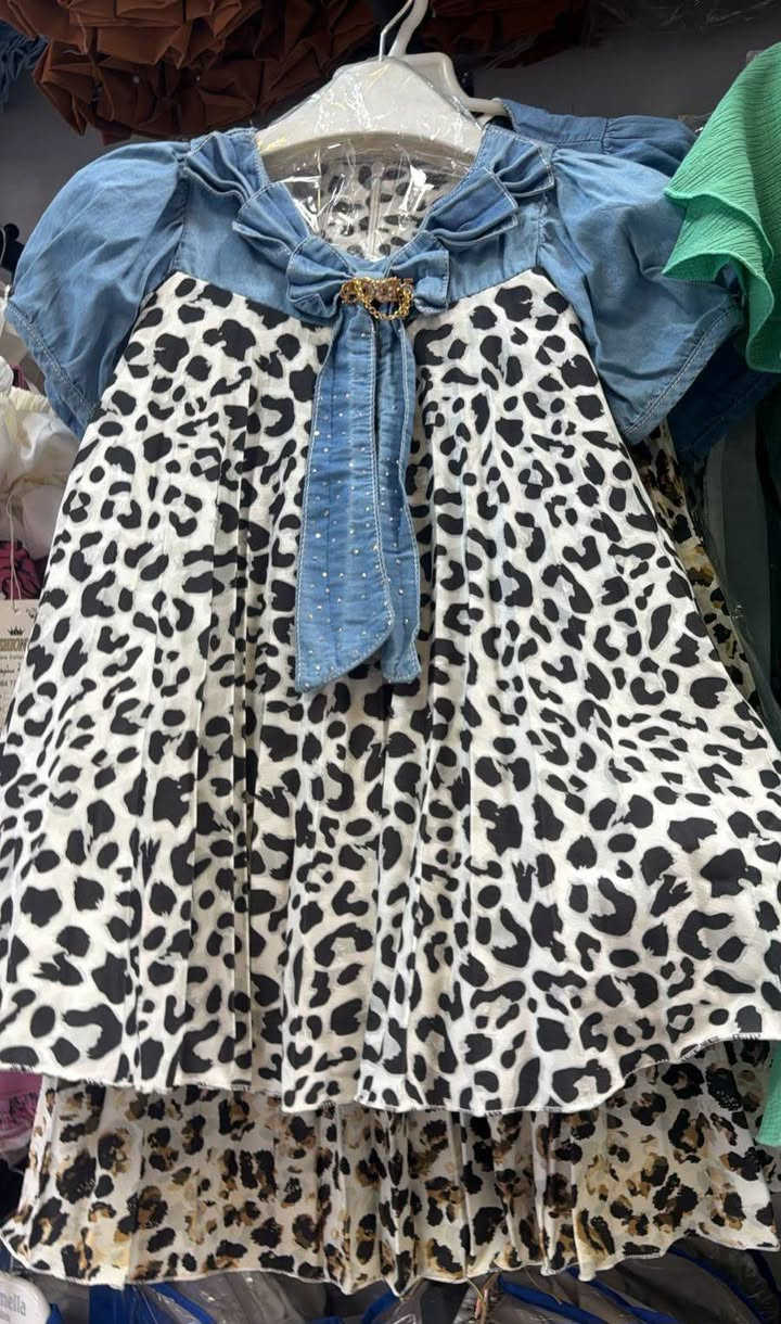 جمال الفساتين روعهههه🕊🕊
من سنتين إلى 5 سنه سعره 17 الف 
❤️🕊🫢🫢 @إشارة


**إذا كنت صاحب هذا الإعلان وتريد حذفه لأي سبب، رجاءا أرسل رسالة إلى الدعم الفني**