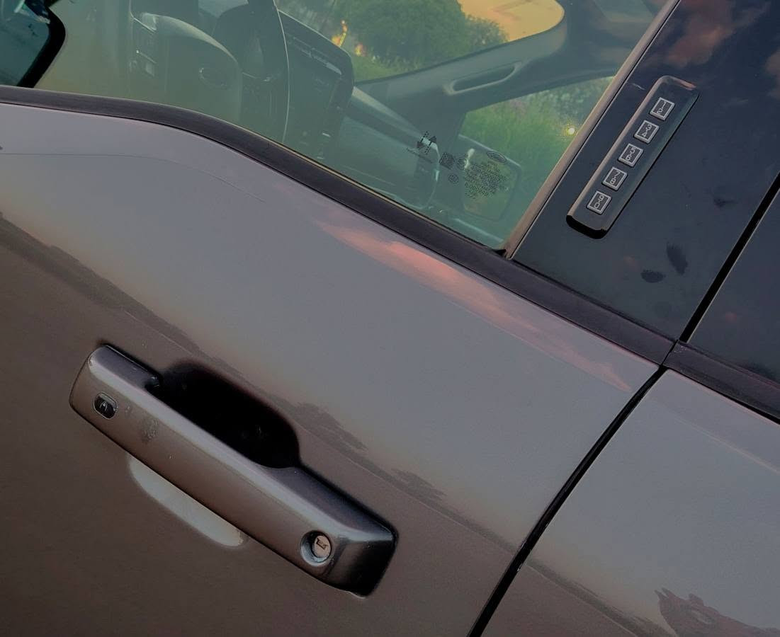بسم الله سلام عليكم
فورد F-150 موديل:2022(  انضف او ارخص بكل سوق)
مواصفات XLT يعني فوول فول ماعدا بنورامه 
   ماشي38فقط
شاشه فول كير ارظي سياره فووووول ماعده فتحه
تبريد مركزي 

بــاب طويل بدي قصير  المرغوب 
مواصفات  تشغيل عن بعد  او بيبان بصمه البدي بصمه
شاشه كبير كامره 360دوار او حساس توقف ذاتي
امرايات شفط كارباي  او امرايات ظد فول او رادار جانب
او 4*4يعني دبل اكسل  ويل تاير بلادي شركه  رابتر جبلي
 كشنات  بلادي امامي كارباي جديد بدون اي شك
كشنات تدفيه تبريد
كشنات كارباي   او كشن خزن ميمَز
تححكم بريك بانزين
اوتو ستار ستوب
بريك بصمه رادار
محرك مرغوب 6سلندر ايكو بوست اقتصاد بنزين
حتا صندوك كارباي

كير مكينه تبريد تدفيه صدر امامي خلفي شرط طكه مابي

محرك 6 اقوا مكينه حتا هوك عنده  مرغوب

المواصفات   لايت الي ادي او دبل عدسات
بكلايت اليدي اشاير شفط   غطا بدي
تخم تاير  سياره جاهز مابي ربع مصرف
باب طويل بدي قصير المرغوب
دفع رباعي4x4
گير طياره تبريد مركزي
حساسات خلفية
اضواء محيطية للسيارة

كود قفل  بل باب 
شاشة  كامرا
شاشة معلوماات كبيرة
مثبت سرعة تحكمات استيرن
اوتو بريك 

اطفاء ذاتي عن التوقف
سياره فقط   البنيت صبخ بدون شاصي  ارباك بس استيرن مرجع بلاد
رقم سنوية  كل جدد بسمي ثاني يوم حول

العنوان : اربيل 

سعر   $  257ورقه قفل

*********** 
واتس اب موجود احترامي للكل أربيل, العراق
