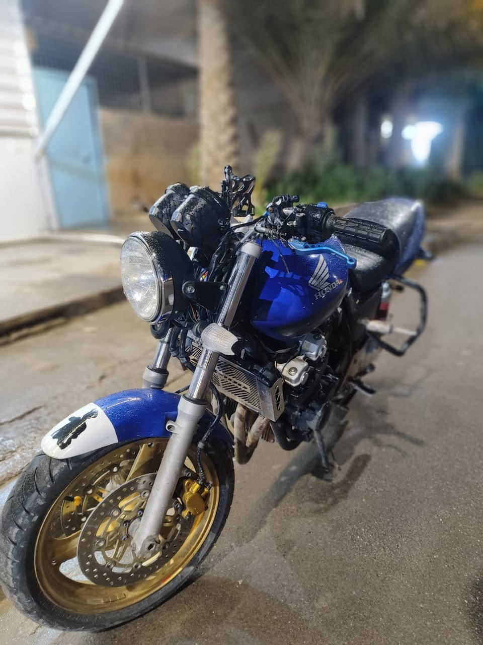 السلام عليكم
للبيع او مراوس حسب القناعة 
سيبي فور 400 مسجله وكامل نظافة كما موضح بالصور مابيها نقص برغي السعر 2600 وبيها مجال المكان عانه ***********
