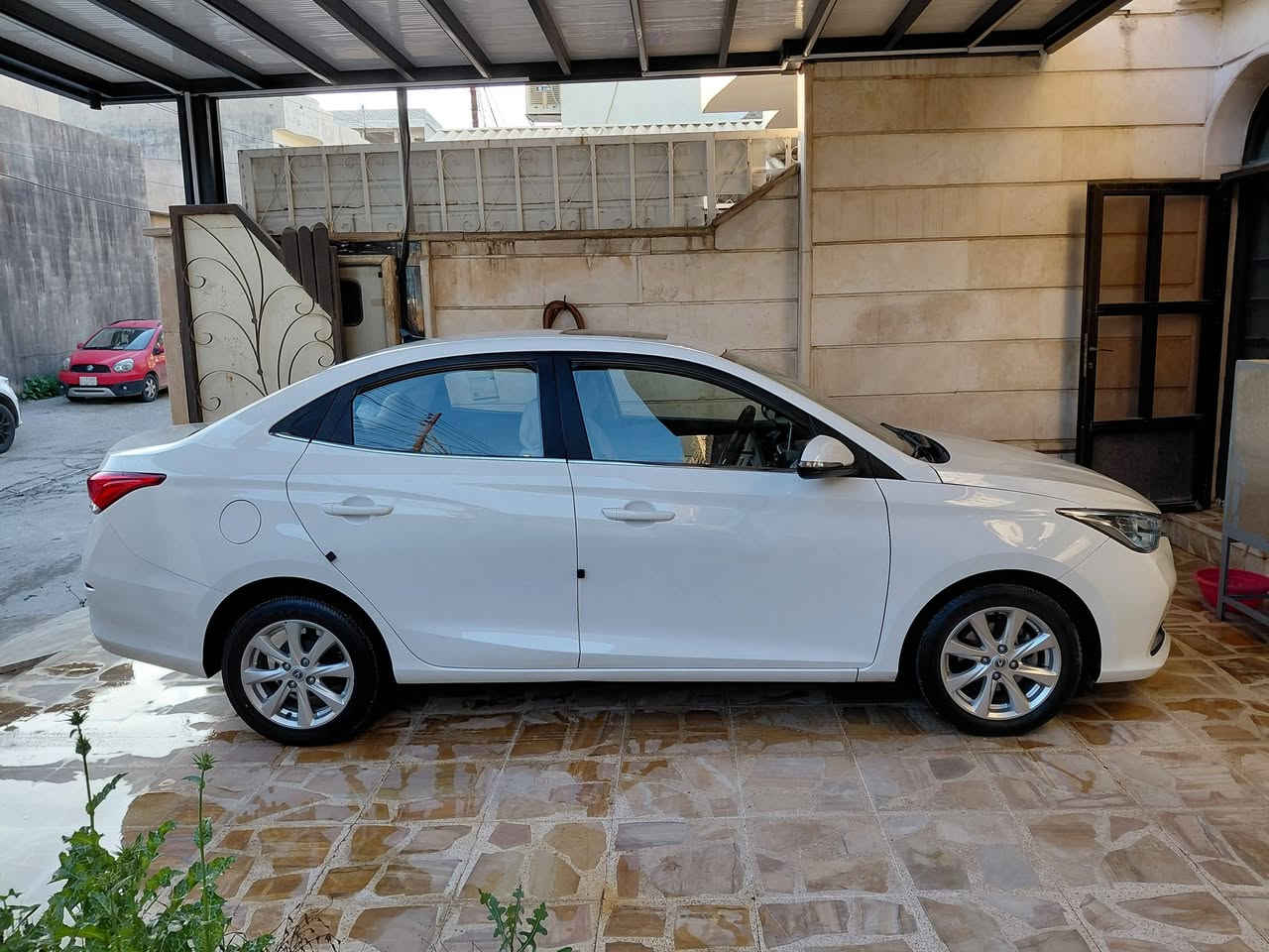 بسم الله والصلاة والسلام على رسول الله 
سيارة شانجان السفن موديل شهر العاشر 2020 (تقريباً 2021)
مواصفات السيارة:
فتحة سقف
شاشة
نظام توقف abs
اشاير بالمري
حساسات خلفية
كاميرة خلفية
تحكمات ستيرن جهتين
دوشمة مقاعد
ويل كب
مثبت سرعة

وضع السيارة:
السيارة بحالة جيدة جدا على وضع الشركة، اخذتها من الشركة زيرو وبأسمي. 
السيارة بدون ضرر او صبغ، المحرك والكير شرط. 
السيارة ماشية: 58 الف

مكان السيارة موصل
سعر السيارة 92 ورقة بيها مجال بسيط
للتواصل: ***********
واتساب: https://wa.me/9647749256522
