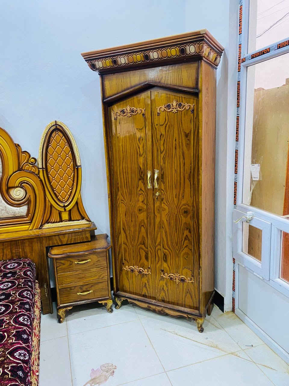 توجد غرفة نوم توج للبيع هيا ودوشكها نضيفة فول السعر 850 العنوان الرمانة الاستفسار  ***********
