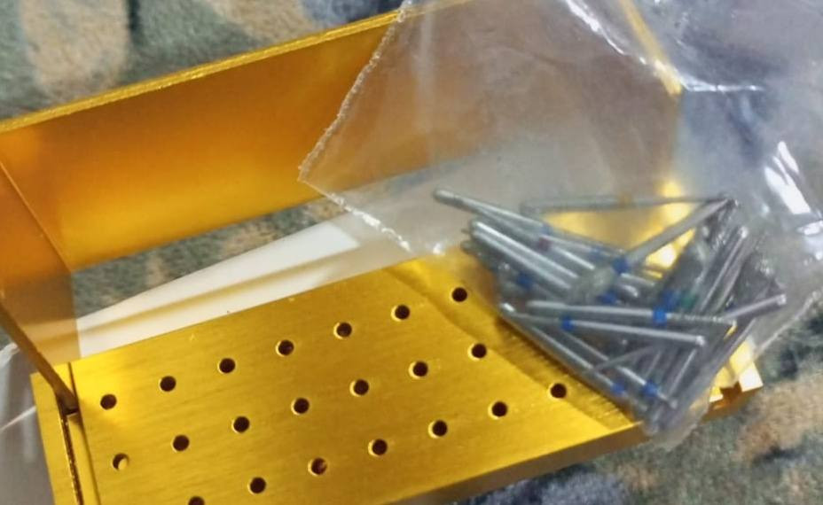 مجموعة أجهزة وأدوات طبية
للتواصل ***********
