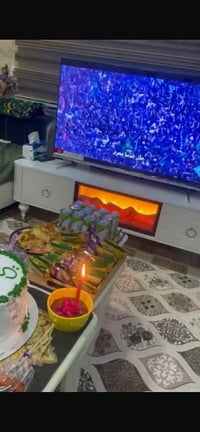 ميز تلفزيون • تقريباً جديد • حمدانيه