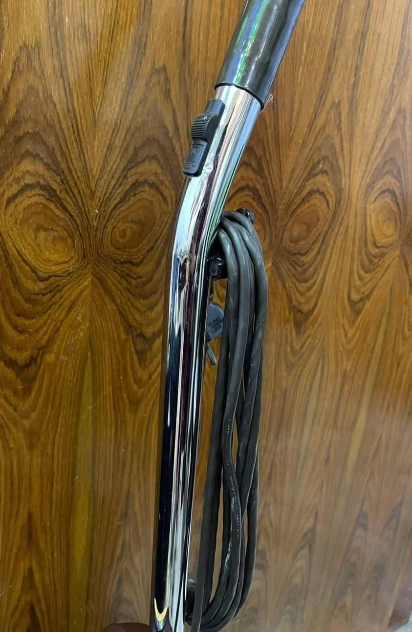 السلام عليكم
مكنسة كهربائية نشونال ياباني كنس فقط 3سرعات كاملة وجهازه نظافتها 90‎%‎

بغداد واكو توصيل
***********
