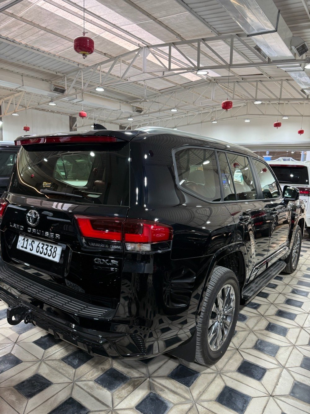 * لاندكروزر GXR لمتد 2025 زيرو بلاك ادشن ابواب شفط رقم بغداد كامل مغلفة ppf
* ⁠سعد العبيدي (7700637589)
* ⁠الموديل : 2025 ابواب شفط 
* ⁠الفئة: GXR / LIMTE بلاك ادشن
* ⁠السعر (116 - مليون) 
* ⁠اللون اسود رقم بغداد مغلفة ppf
* ⁠العدد (زيرو)داخل جلد (احمر واسود)
* ⁠محرك  6 سلند (4000) تنفس طبيعي
* ⁠رادار خلفي مانع تصادم امامي 
* ⁠لد شباك امامي ابواب شفط 
* ⁠دوسات جانبية نيكل 
* ⁠شباك امامي اسود بلاك 
* ⁠علامات البلاك الخمسة 
* ⁠كتابات اللمتد واللندكروز الاسود 
* ⁠اريل نفكيتر سبايدر شمعة
* دعاميات كت (لحاية) 
* ⁠ترايش ابواب نفخ ايرباك عدد (8)
* ⁠بصمة تشغيل بصمات ابواب عدد (5) 
* ⁠شاشة امامية كبيرة 
* شاشات خلفية عدد (2)
* ⁠كامرات عدد 4 (360 درجة) 
* ⁠فتحة سقف (سلايت) 
* ⁠كراسي الامامية كهرباء 
* كراسي الامامية تبريد 
* ⁠مقاعد (7) راكب دفع رباعي (4 * 4) 
* ⁠ثلاجة وسطية جنطة كهرباء 
* ⁠تبريد شاشة شاحن واير ليس 
* ⁠حساس امامي خلفي 
* ⁠مري طي كهرباء 
* ⁠وباقي مواصفاتGXR المتد المعروفة 
* ⁠السعر (115 - مليون) رقم بغداد
* بغداد - معارض النهضة - الشارع الثاني - شركة ذرى الخليج هـ(***********)