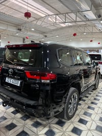 * لاندكروزر GXR لمتد 2025 زيرو بلاك ادشن ابواب شفط رقم بغداد كامل مغلف...