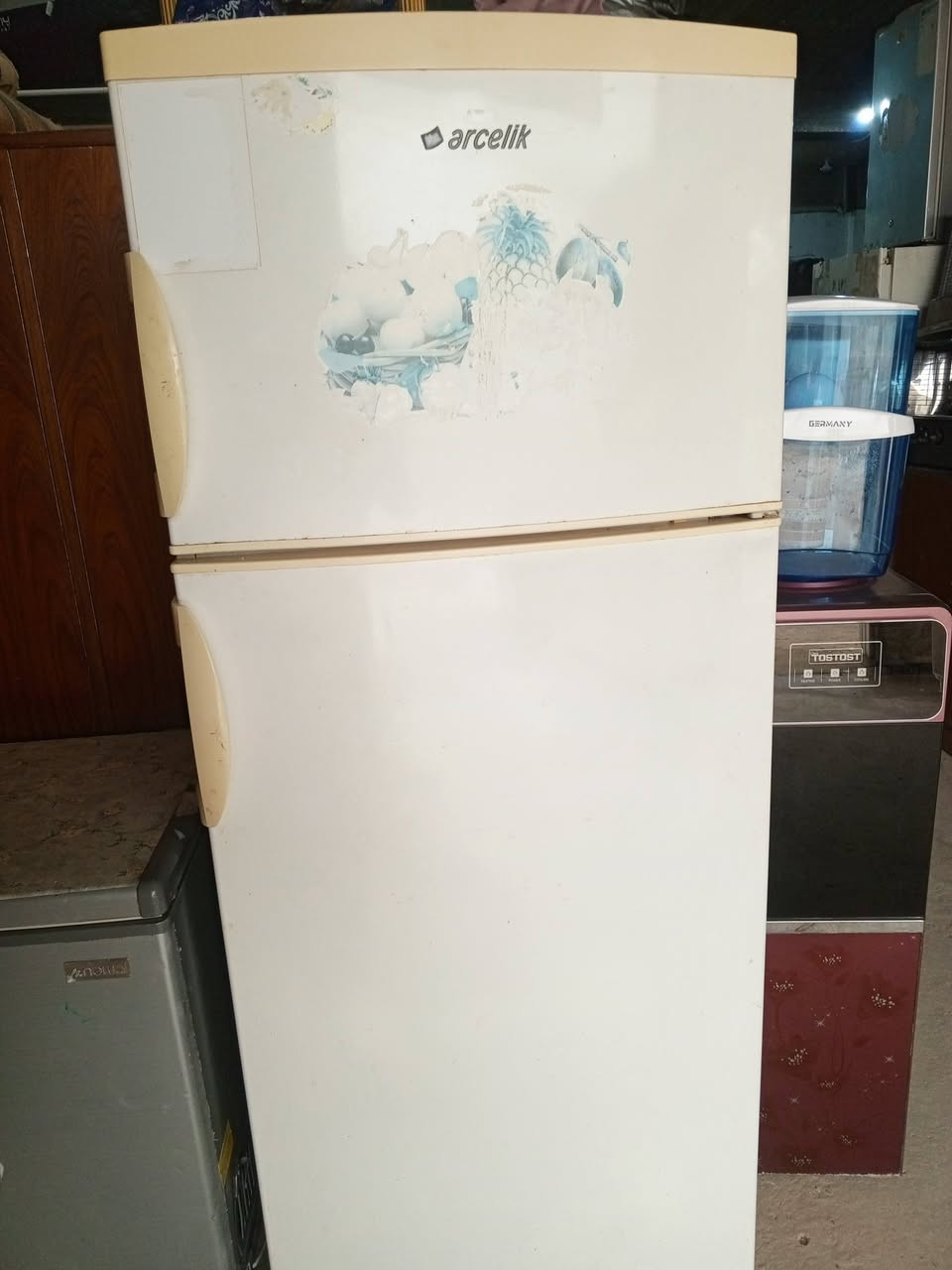 كراسي حديد رقم واحد 6قطع سعر 145 الف عنوان سيميل مسيريك قرب صيدليه بيلا ب فرع ***********
