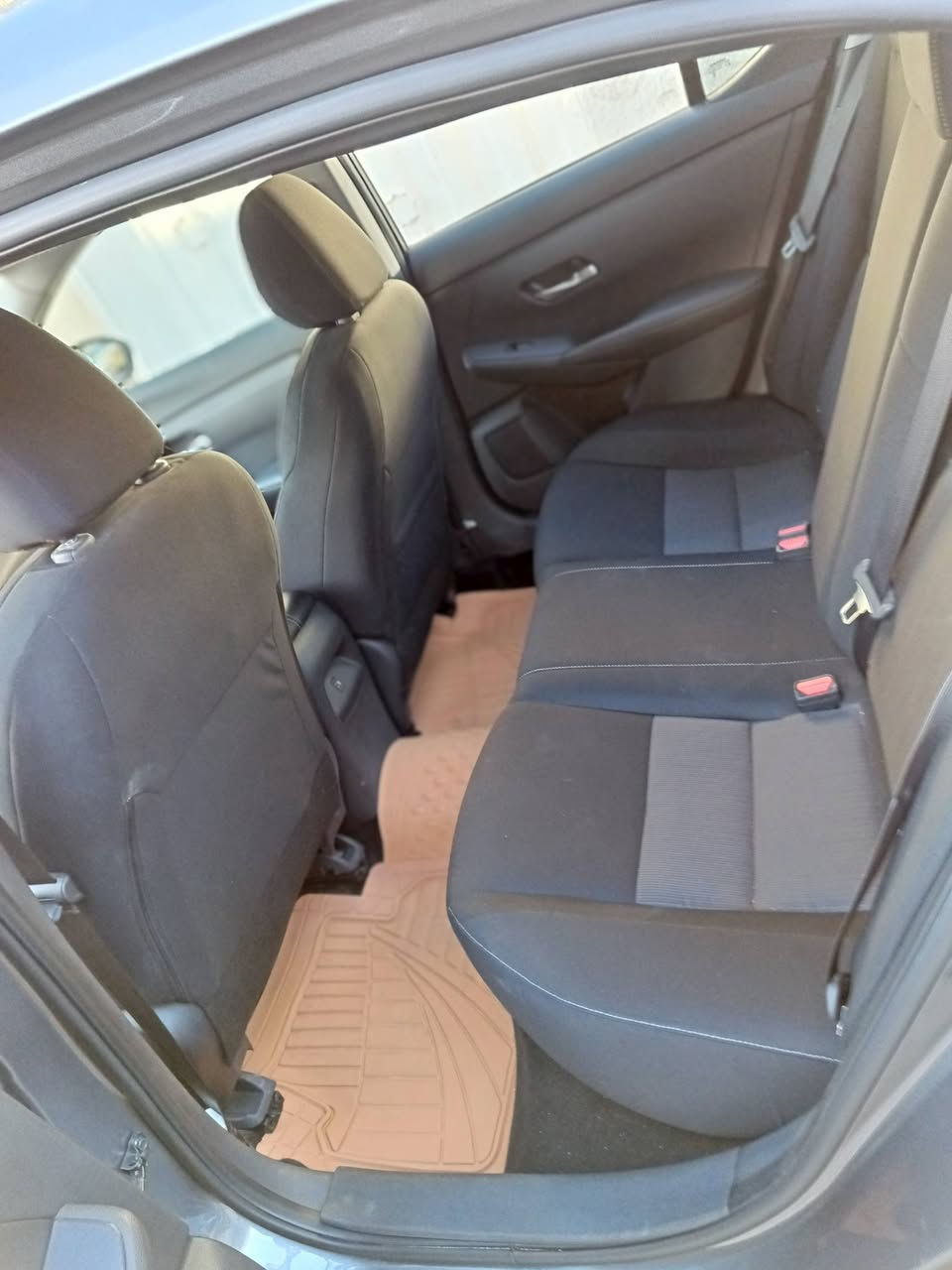 السلام عليكم ( مراوس وحسب القناعه) 
نيسان سنترا موديل 23 امريكي 
دخول جديد وترقيم جديد رقم اربيل 
فئة SV مواصفات كامله ما عدا الفتحه فقط 
حادث قطعه وحده فقط تبديل وصبغ بدون دواخل شرط الفحص والسونار رقم الشاصي 3N1AB8CV4PY223536
ماشيه 21 ميل فقط 
المواصفات معروفه فول ما عدا الفتحه 
مكان السياره بغداد 
للاستفسار اكثر المراسلة على الرقم ***********
