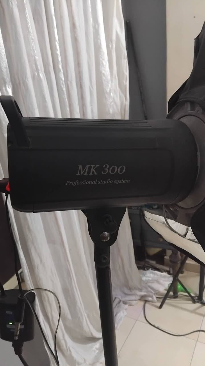 ٢ هيد ٣٠٠
سوفت بوكس 
٢ استاند
كابل تريجر وانفرا
كاميره نيكون d90
لينس 18/105
شاحن وبطاريه وكارته
التوتال/ ١٠الف غير قابل للتفاوض


**إذا كنت صاحب هذا الإعلان وتريد حذفه لأي سبب، رجاءا أرسل رسالة إلى الدعم الفني**